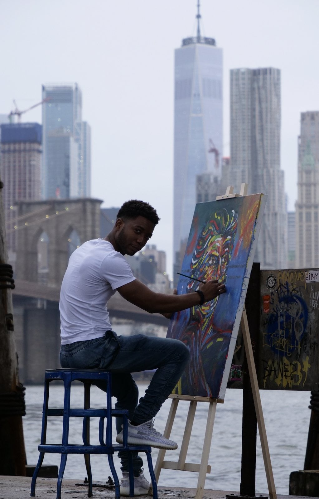 Louie Komodo at the easel, painting outdoors